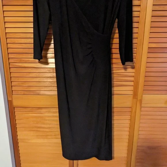 Robe - Picture 2 of 6